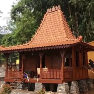 Jasa pembuatan rumah kayu bergaya industrial