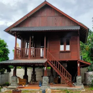 Jasa pembuatan rumah kayu dengan kayu mewah